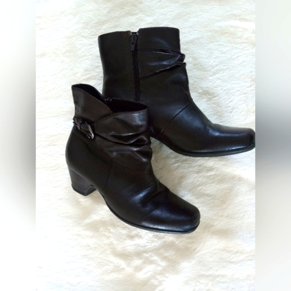 CLARKS Ruched Leather Ankle Brown Boots | 7.5 W - Picture 1 of 7